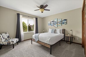 5 bedrooms, desk, iron/ironing board, travel cot