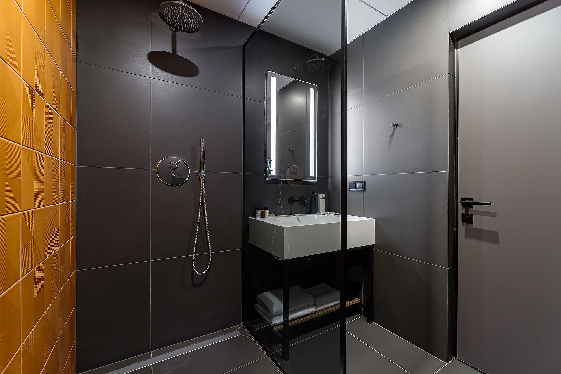 Shower, hair dryer, bathrobes, slippers