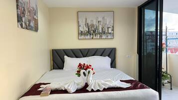 Habitación Premium, 1 cama King size, vista a la montaña | Ropa de cama hipoalergénica y caja de seguridad en la habitación