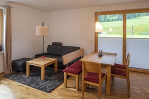 Comfort Apartment, Mountain View | Living area | 100-cm Smart TV with digital channels, offices - Apartment zum Arber (Hohentauern)