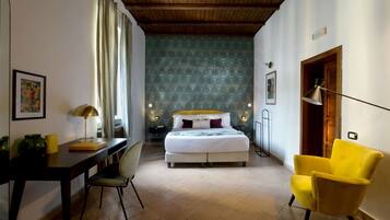 Standard Room, 1 Double Bed | Minibar, in-room safe, desk, free WiFi