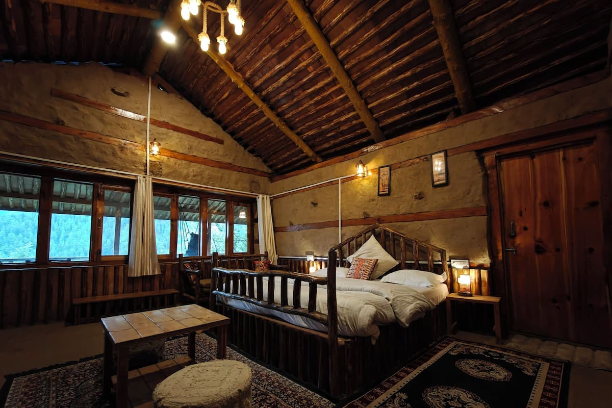 Habitación individual Deluxe, balcón, vista a la montaña | Ropa de cama de alta calidad y insonorización