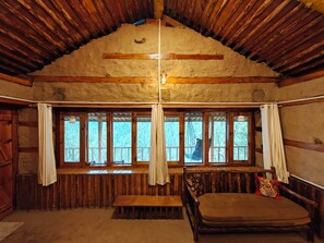 Deluxe eenpersoonskamer, balkon, uitzicht op bergen | Uitzicht op de bergen