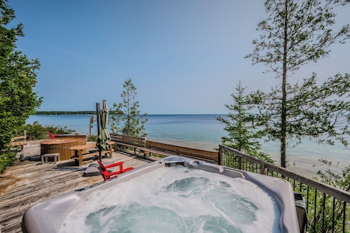 Norse Nook  Waterfront w/ Hot Tub & Sauna