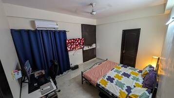 3 chambres, fer et planche Ă repasser, draps fournis