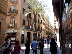 Miscellaneous - Renovated 2-Bedroom Apartment in the Heart of Barcelona with Modern Amenities (Barcelona)