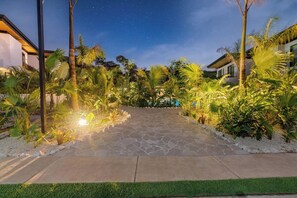 Property grounds - New modern luxury Condo, exclusive community, mini golf, private pool, Beach Club Membership (Bosques de Pinilla 22, Hacienda Pinilla, Santa Cruz)