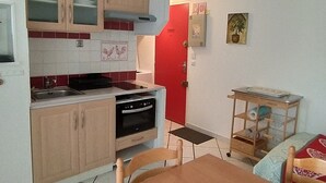 Unclassified image, 4 of 12, button - Cozy 1BR Apt for 4, Near Beach, Parking, WiFi, Pet-Friendly (Argelès-sur-Mer)