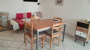 Unclassified image, 5 of 12, button - Cozy 1BR Apt for 4, Near Beach, Parking, WiFi, Pet-Friendly (Argelès-sur-Mer)