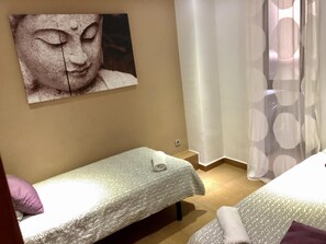 Spa - Spacious 3-Bedroom Apartment in Central Barcelona with Modern Amenities (Barcelona)