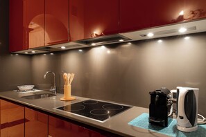 Ofen, Geschirrspüler, Wasserkocher, Toaster