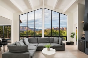 Smart TV, fireplace, table tennis, stereo - Lux 2-Acre Oasis: Pool, Spa, Views, Firepit (Sedona)