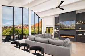 Smart TV, fireplace, ping pong, stereo - Lux 2-Acre Oasis: Pool, Spa, Views, Firepit (Sedona)