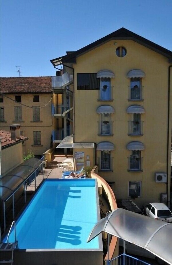 Seasonal outdoor pool