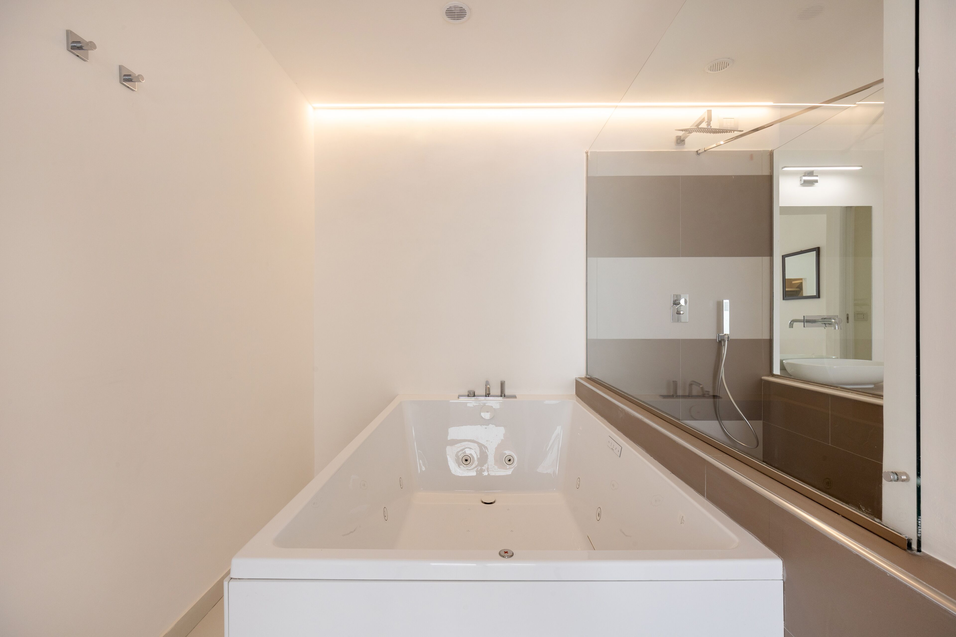 Set di cortesia gratuito, asciugacapelli