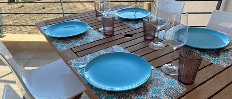 屋外ダイニングエリア