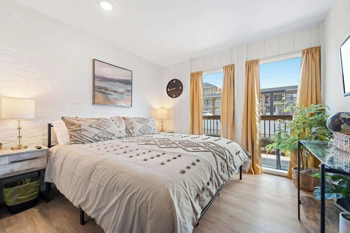 1 habitación, tabla de planchar con plancha, cuna de viaje y wifi 