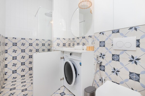 Executive Penthouse, Multiple Beds, Jetted Tub, City View | Bathroom