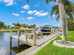 Property grounds - Waterfront 3BR, 2BA Marco Island home with heated pool and WiFi. (Marco Island)
