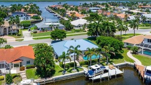 A residential area with houses, a marina, and a swimming pool. - Waterfront 3BR, 2BA Marco Island home with heated pool and WiFi. (Marco Island)