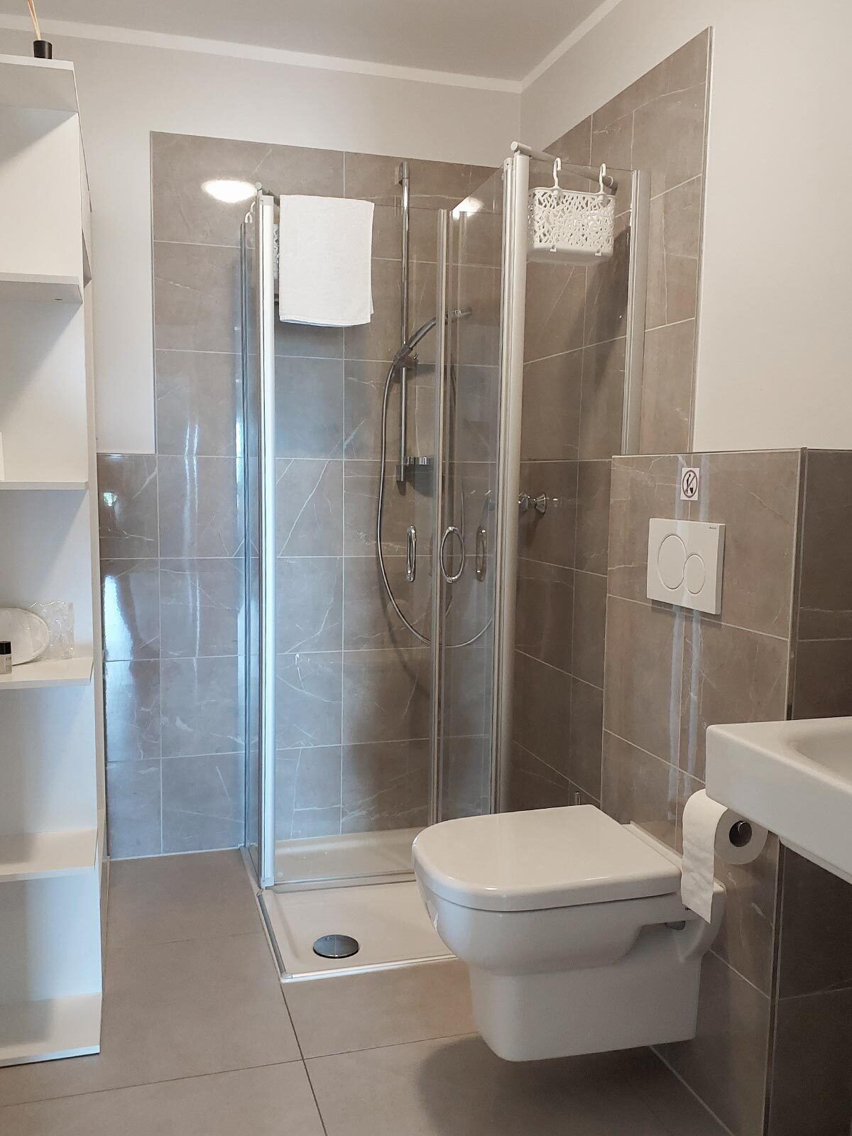 Deluxe Studio Suite, Kitchen, Garden View (3) | Bilik Mandi | Pancuran mandi, pengering rambut, selipar, tuala disediakan 