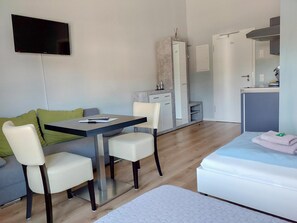 Deluxe Double or Twin Room, Non Smoking, Kitchen (2) | Living area - triple a Apartments in Altfeld (Marktheidenfeld)