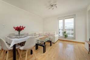 Apartment, 2 Bedrooms, Balcony | Living room