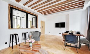 Dining - IMMERSE YOURSELF IN THE RICH HERITAGE & CONTEMPORARY CHARM OF PARIS – LE MARAIS  (Paris)