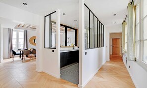 Interior - IMMERSE YOURSELF IN THE RICH HERITAGE & CONTEMPORARY CHARM OF PARIS – LE MARAIS  (Paris)