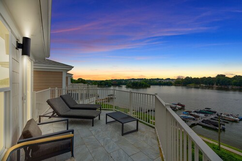 Hideaway Harbor by SoCharm | Beautiful Waterfront Condo