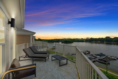 Hideaway Harbor by SoCharm | Beautiful Waterfront Condo