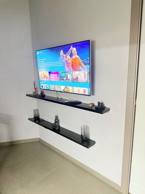 Unclassified image, 2 of 13, button