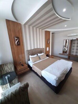 Minibar, blackout curtains, free WiFi, bed sheets