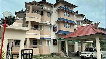 Façana frontal de l'allotjament