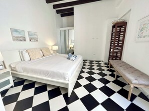 1 bedroom, iron/ironing board, travel crib, WiFi - San Juan Suite | Perfect Getaway in Centric Location (San Juan)