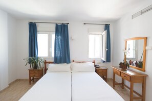 Rom – comfort | Blendingsgardiner, lydisolert, strykejern/-brett og wi-fi (inkludert)