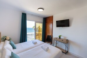Blackout curtains, soundproofing, iron/ironing board, free WiFi - Hotel Mediterráneo by Croma (Estepona)