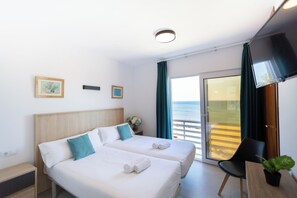 Suite – panorama, sjøutsikt | Blendingsgardiner, lydisolert, strykejern/-brett og wi-fi (inkludert)