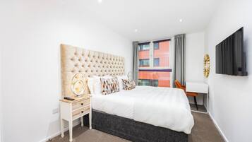 Superior Apartment | 1 bedroom, iron/ironing board, free WiFi