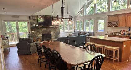 Our Quechee Escape: Spacious 5 - bedroom home in breathtaking central Vermont