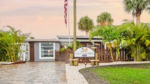 Unclassified image, 3 of 23, button - Salty Shores Secluded Oasis (Englewood)