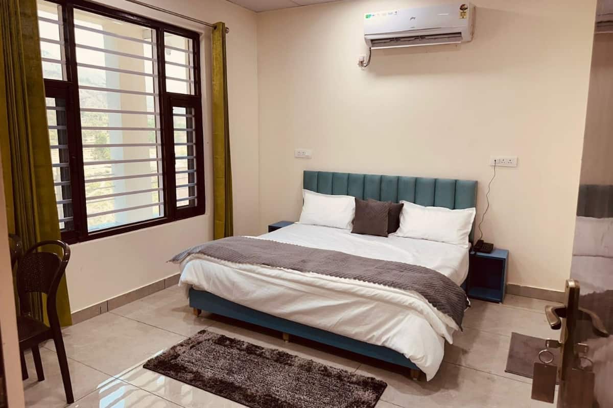 Superior Double Room | Soundproofing, free WiFi, bed sheets