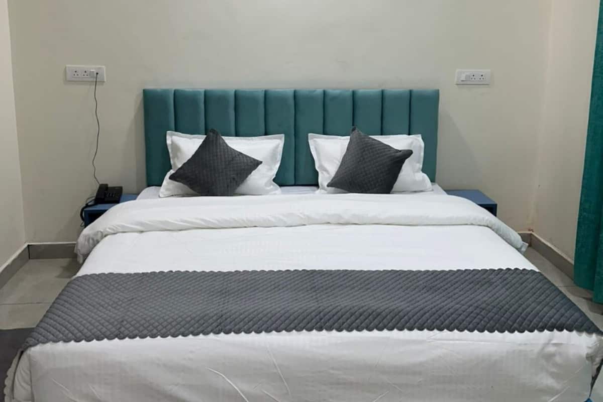 Deluxe Double Room, City View | Soundproofing, free WiFi, bed sheets