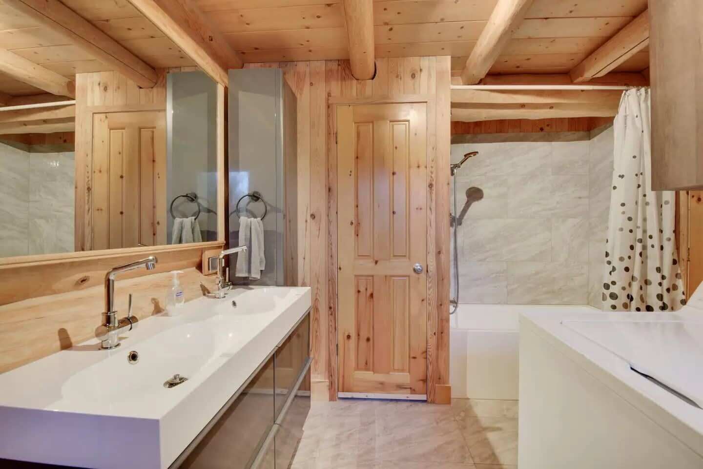 Shower, towels