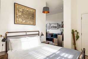 Apartamento básico | 1 quarto, escrivaninha, espaço de trabalho para notebook