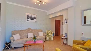 Comfort Apartment, City View | Living area