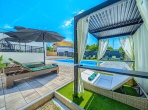 Villa (Five Bedroom Villa with Private Pool) | Außenpool | Außenpool, Sonnenschirme, Liegestühle