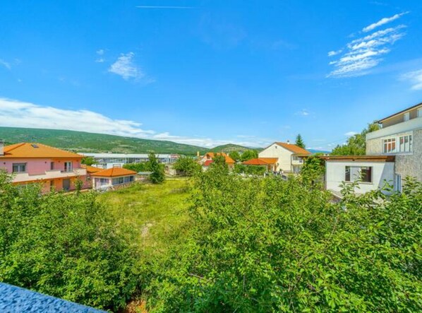 A residential area with houses, a clear sky, and a hilly landscape in the background. - Villa Dreamin With Heated Pool & Hot Tub (Dicmo)