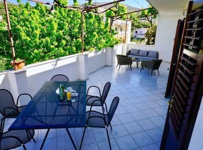 Appartement (Three Bedroom Apartment with Terrace) | Terrasse/Patio