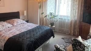 2 bedrooms, desk, iron/ironing board, travel cot - Gemütliche Unterkunft Zentral in Oberwinter mit Balkon (Remagen)